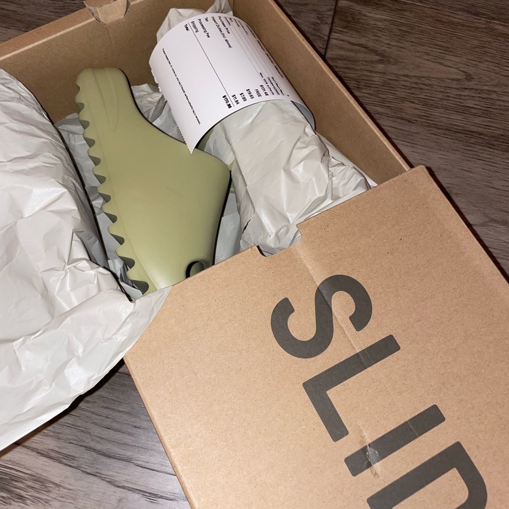 Adidas Yeezy Slide: Resin - Picture 6 of 11